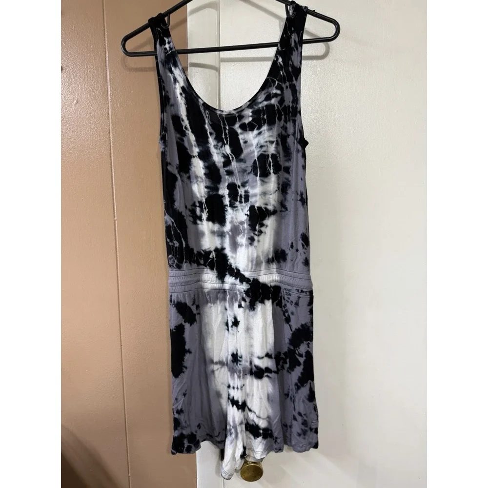 Romper - Picture 2 of 4